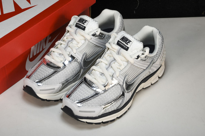 nike zoom vomero 5 photon dust metallic silver fd0884-025