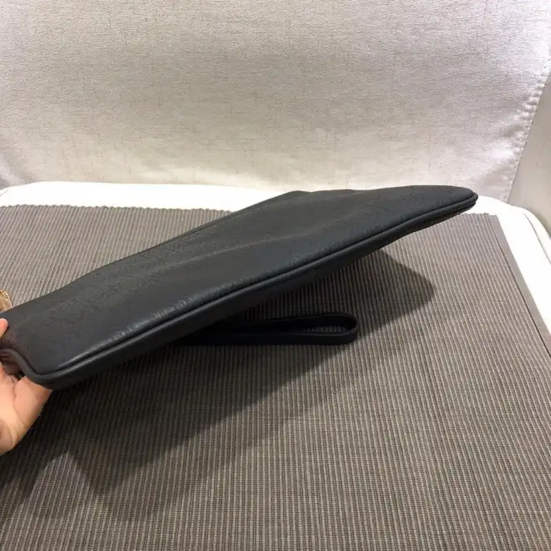 G*u*i bags 1917m0074