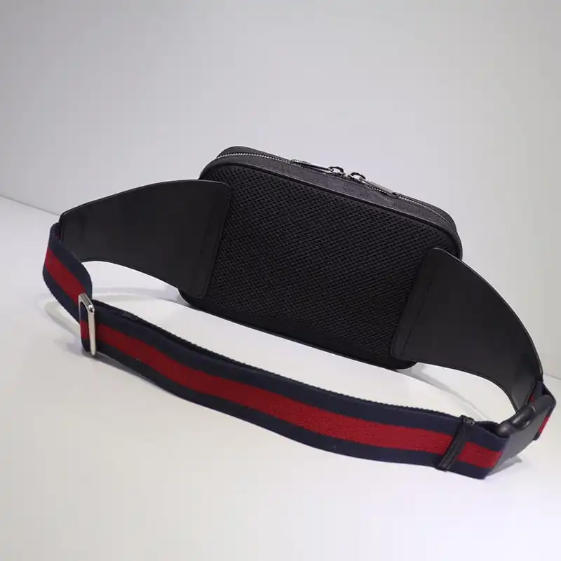 G*u*i belt bags 19gm0017
