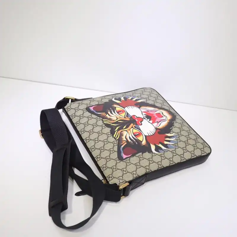 G*u*i crossbody bag 19gm0045