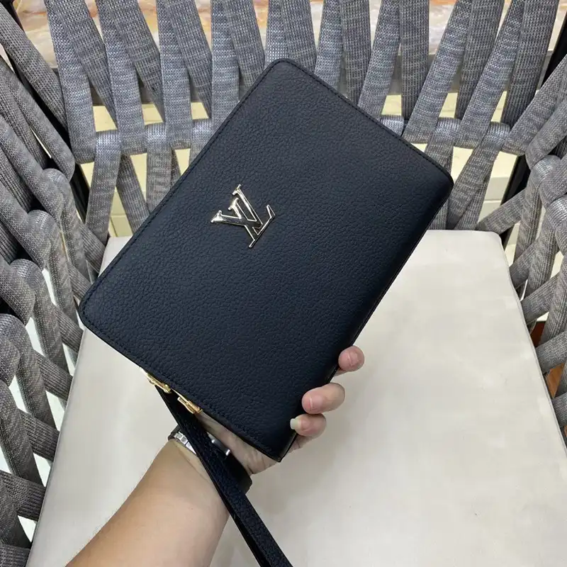 LV Bag 2212YZ0014