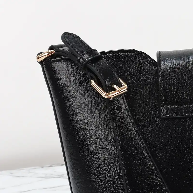 G*u*i bags 2405ya0120