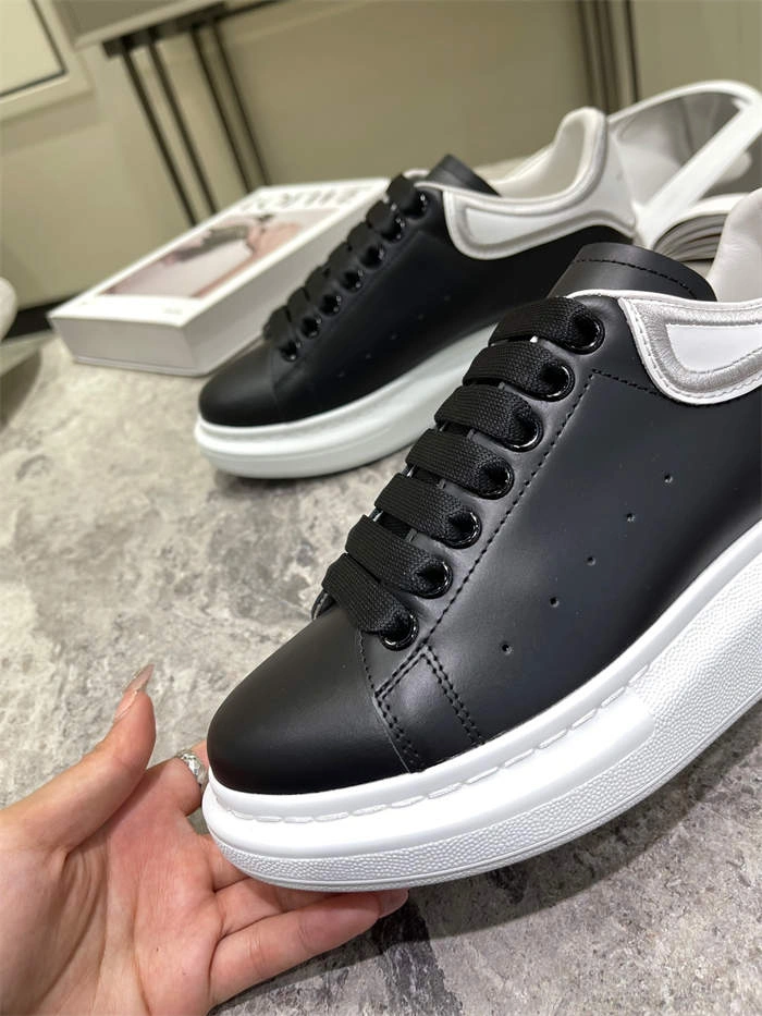 Alexander McQueen Oversized Sleek 2586