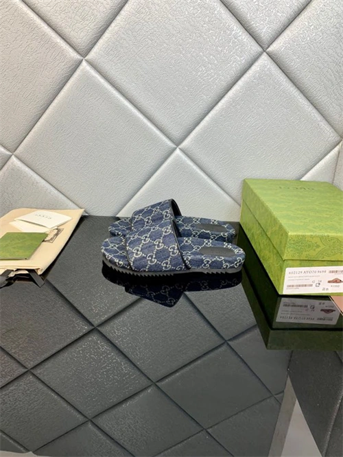 Refined Gocci Slipper 5757