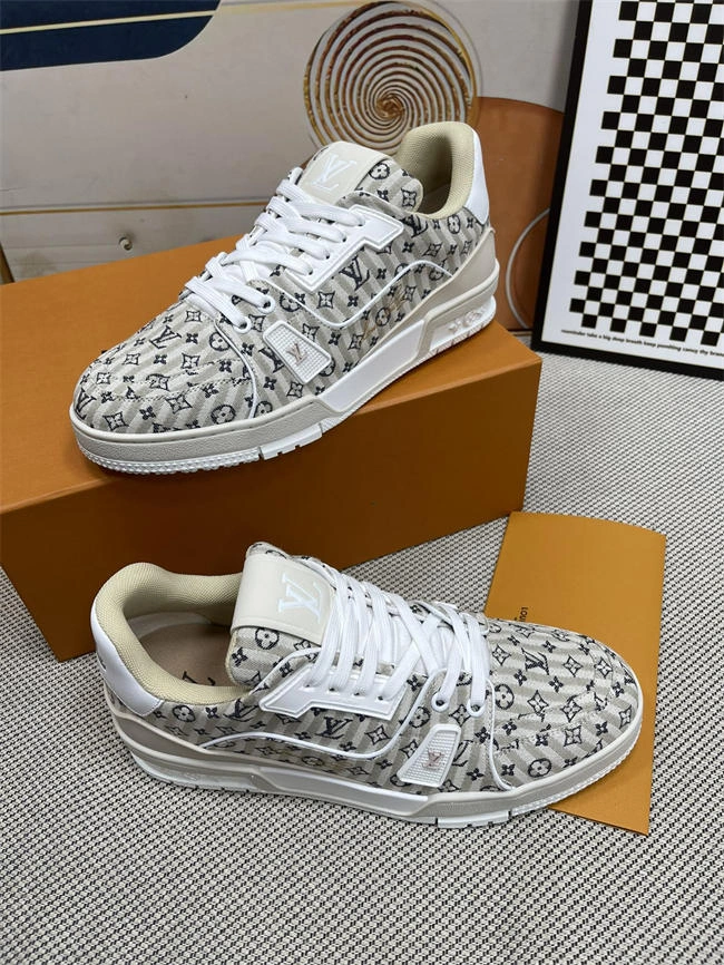 Minimalist Lv Trainer Sneaker 2110