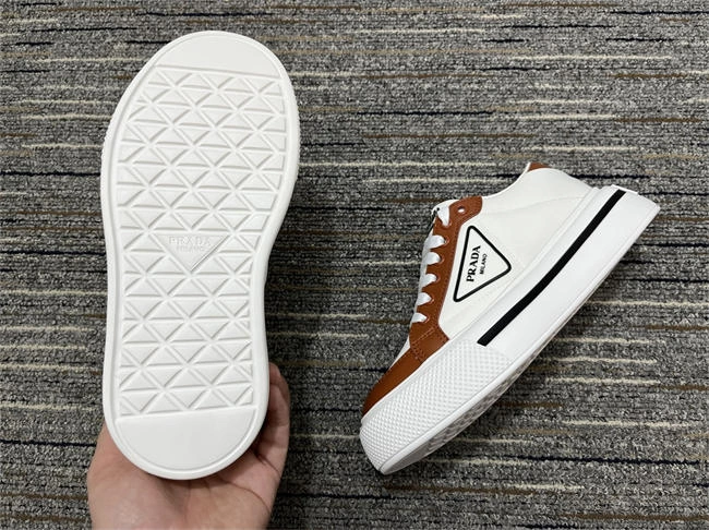 Prada Leather Sneaker Classic 3319